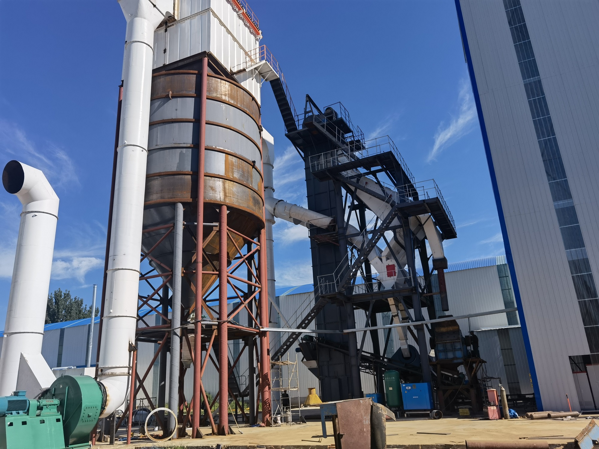 機(jī)制砂如何生產(chǎn)？干法和濕法制砂有什么區(qū)別？