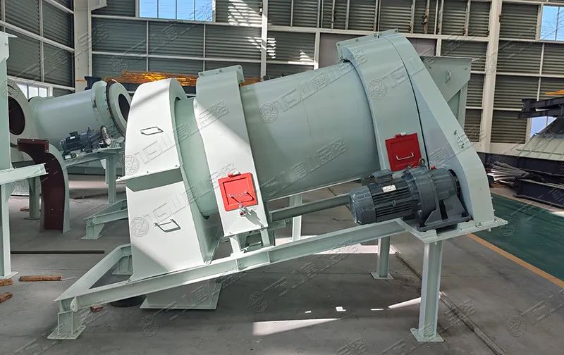 機(jī)制砂防離析、防揚(yáng)塵，有經(jīng)驗(yàn)的砂廠都在用加濕拌和機(jī)