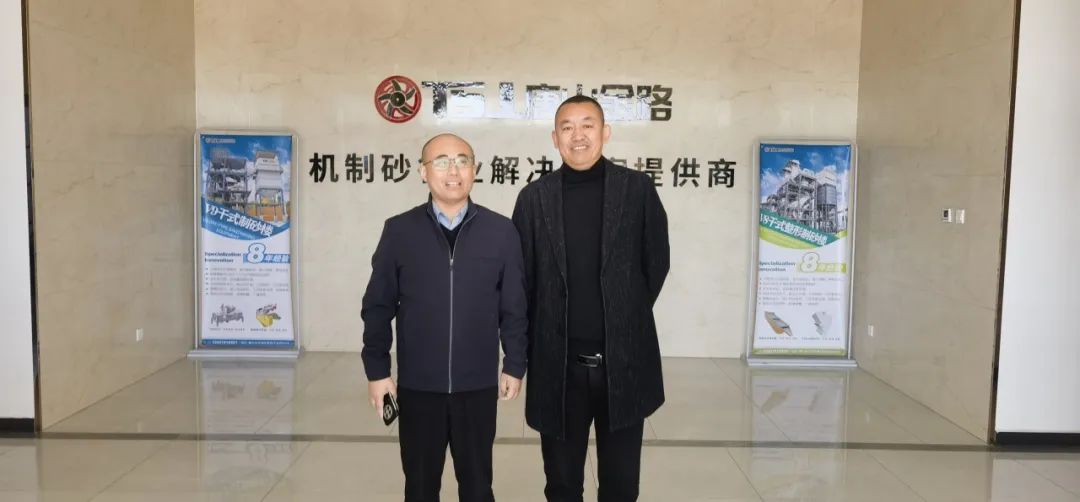 山東省砂石協(xié)會(huì)專(zhuān)職副秘書(shū)長(zhǎng)陳文蒞臨唐山金路，考察特細(xì)砂制砂樓